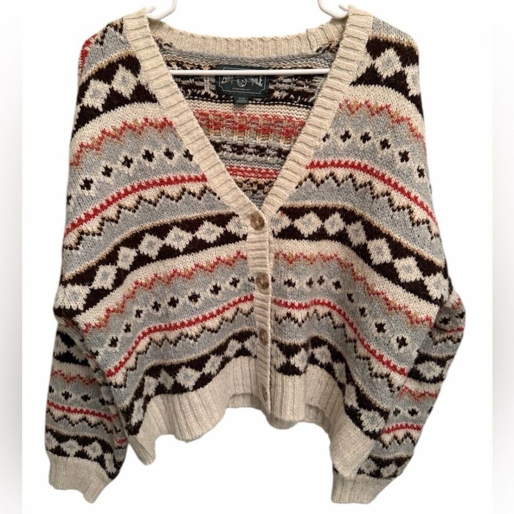 American Eagle Cream Brown Patterned V-Neck Cardigan Sweater. 
Size Medium